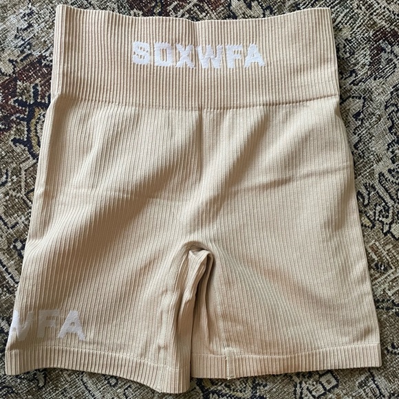 Sarah’s Day Tan Bike Shorts - Picture 3 of 5